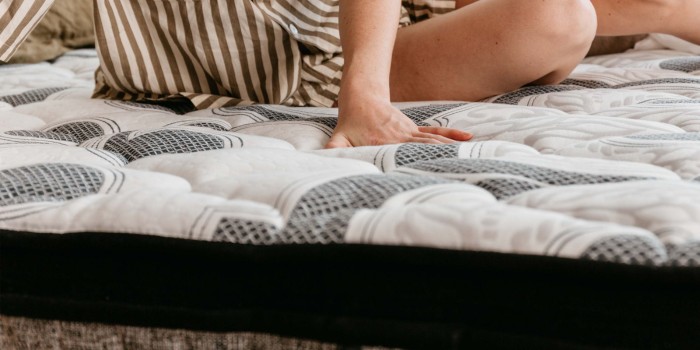 cách vệ sinh nệm bông ép